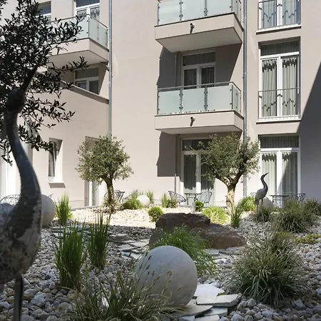 Atrium アパートホテル 4*