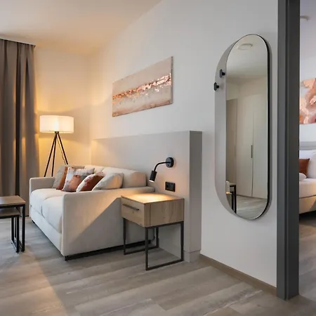 Atrium アパートホテル